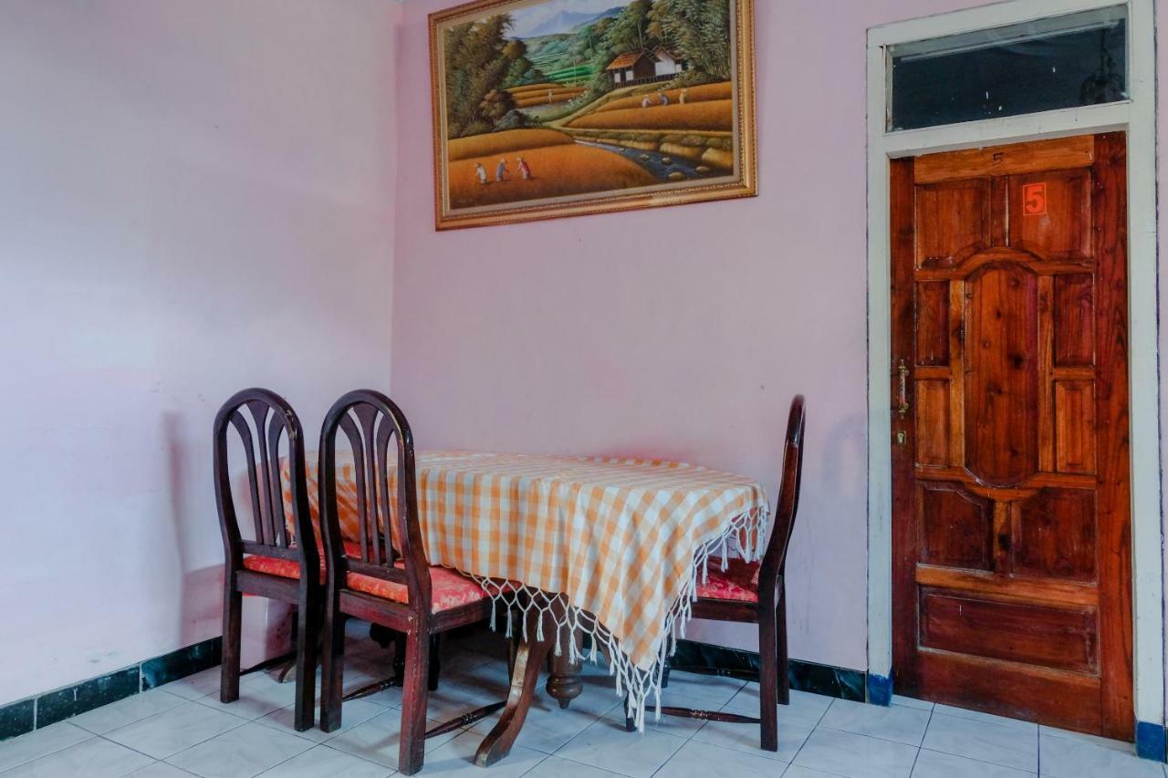 Oyo 1351 Tanggulasi Resto & Residence Syariah Magetan Экстерьер фото