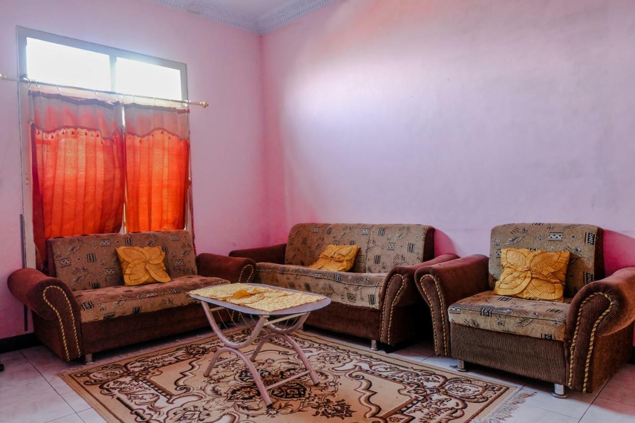 Oyo 1351 Tanggulasi Resto & Residence Syariah Magetan Экстерьер фото