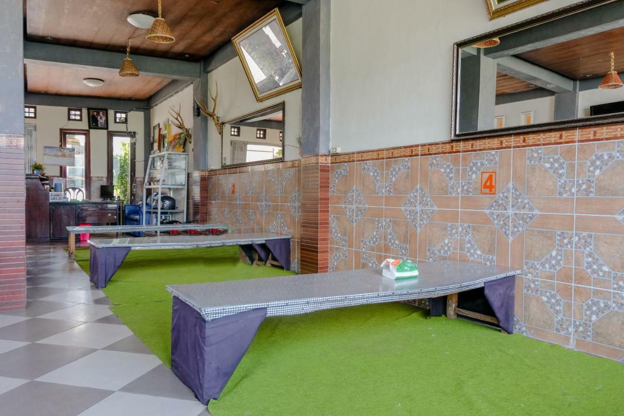 Oyo 1351 Tanggulasi Resto & Residence Syariah Magetan Экстерьер фото